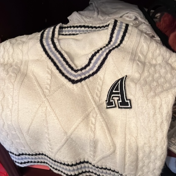 preppy sweater - Picture 2 of 2